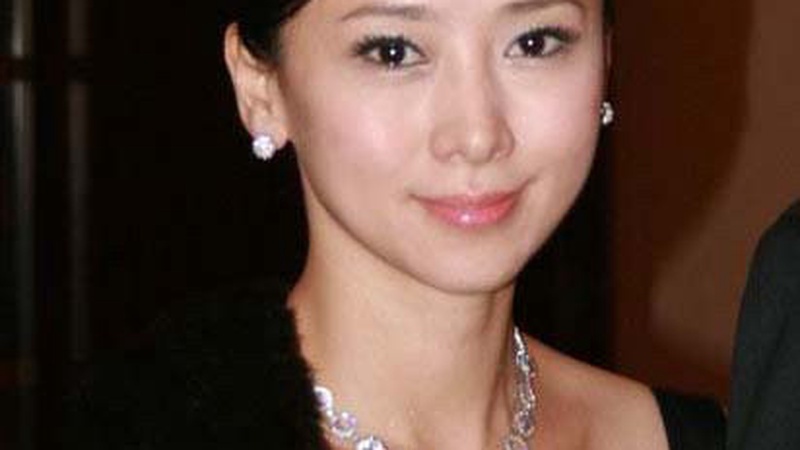 杨幂与黄晓明李易峰同台互动，网友热议三人关系边界