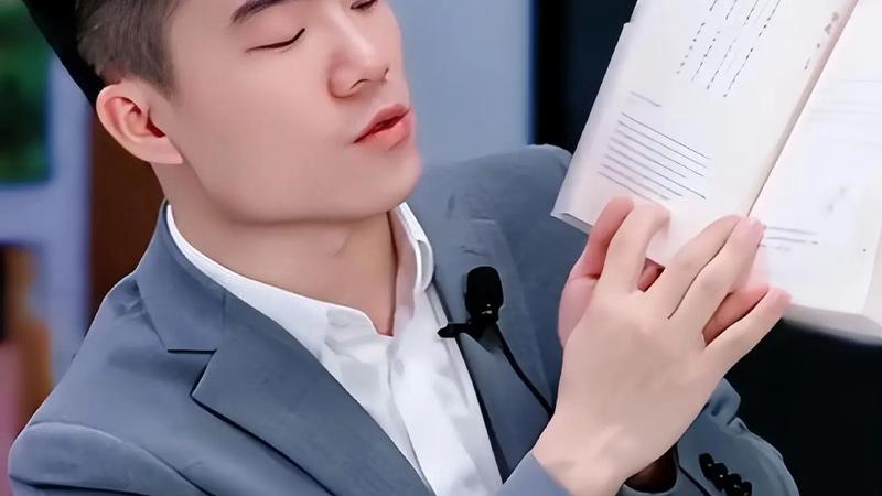董宇辉回应恋情传闻：视频中是姐姐的手，别打扰家人